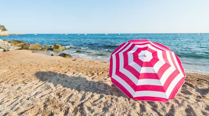Het mooie strand van de Costa Brava