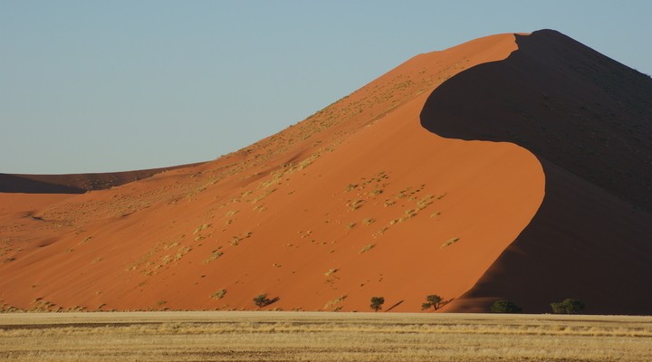 De Sossusvlei in de bekende Namibwoestijn