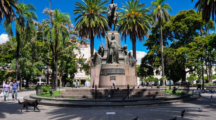Standbeeld in de stad Salta