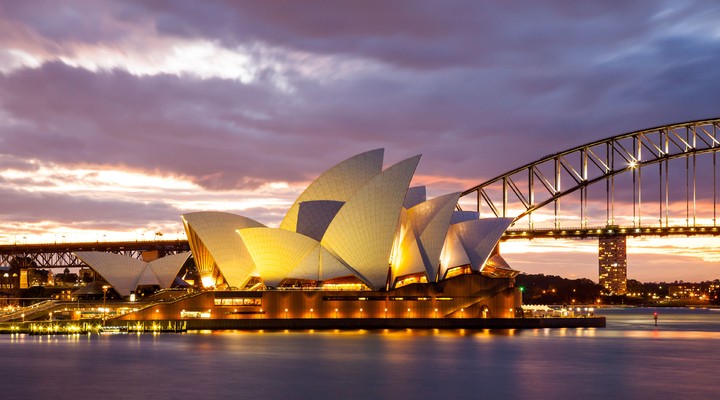 Het Operahuis in Sydney in de avond