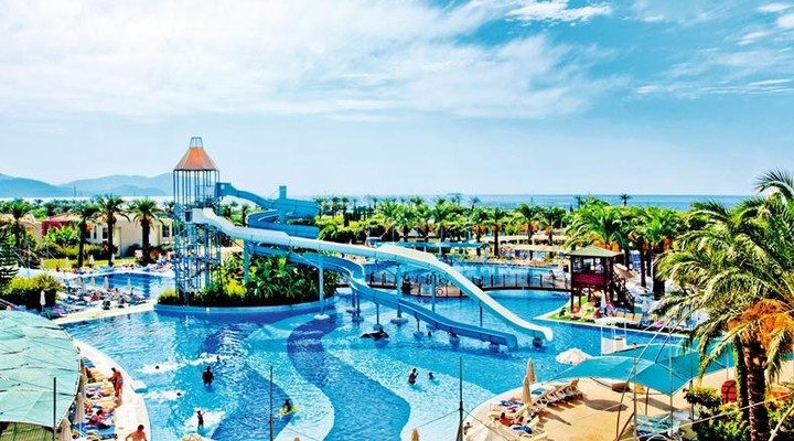 Zwembad FAMILY LIFE Tropical Resort