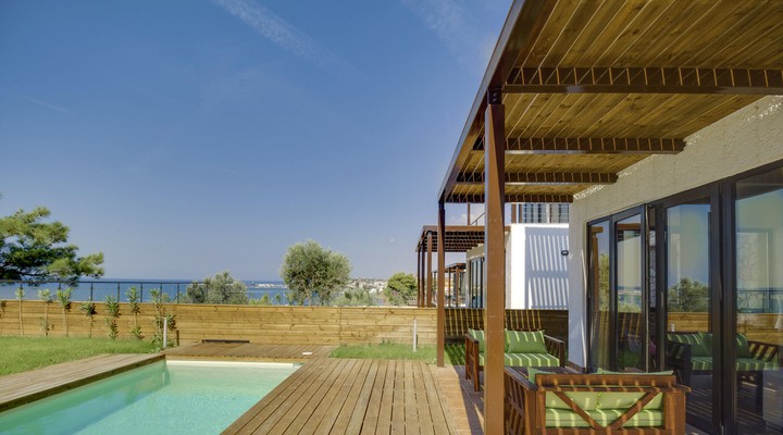 Veranda en uitzicht Kalma Villas