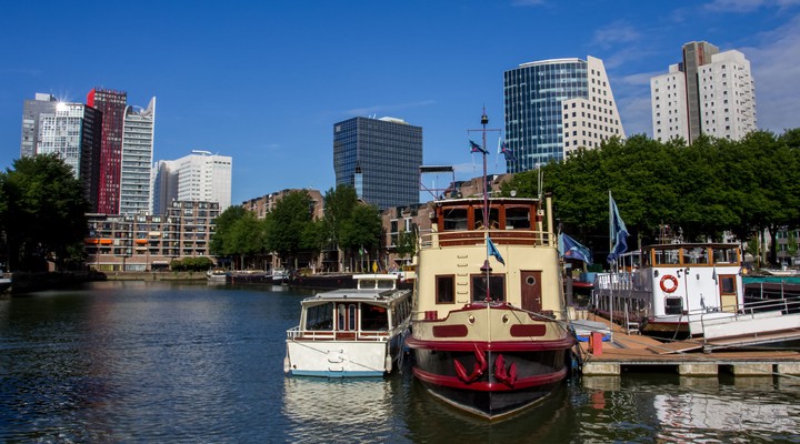 Schepen en skyline Rotterdam, Zuid-Holland