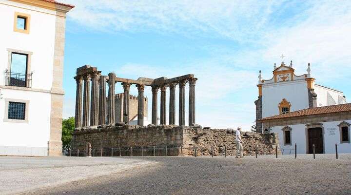 Romeinse tempel Diana in Évora, Portugal