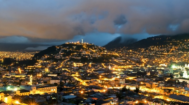 Quito bij nacht, Ecuador