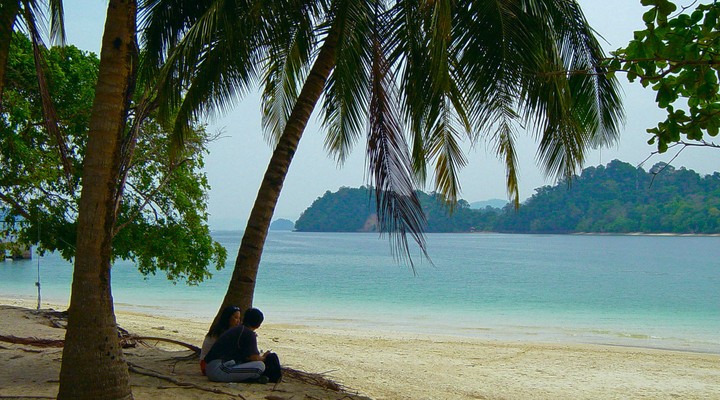 Tropisch strand met palmbomen, Langkawi