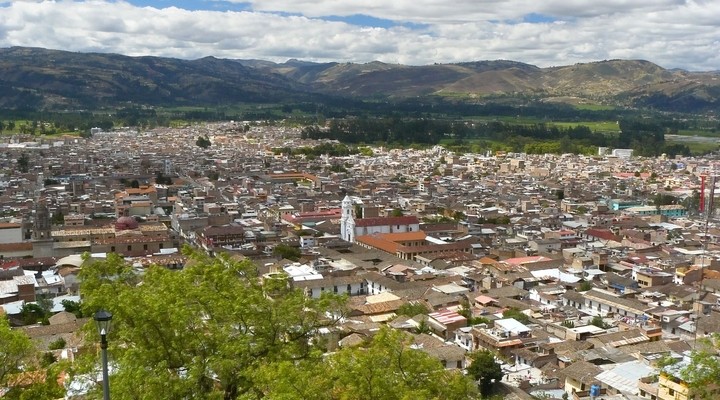 Uitzicht op de stad Cajamarca
