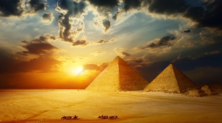 Piramiden in het droge Egypte