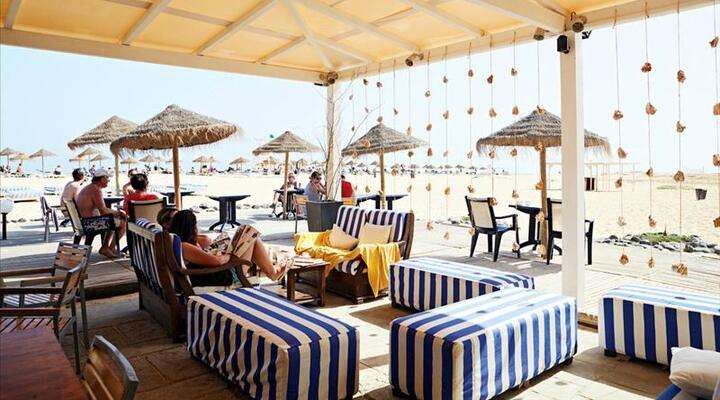 Aan het strand bij smartline hotel Crioula
