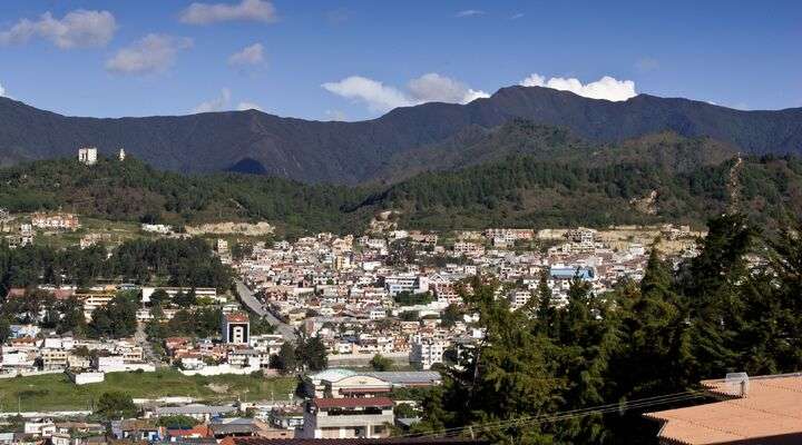 Uitzicht op Loja, met de Andes op de achtergrond