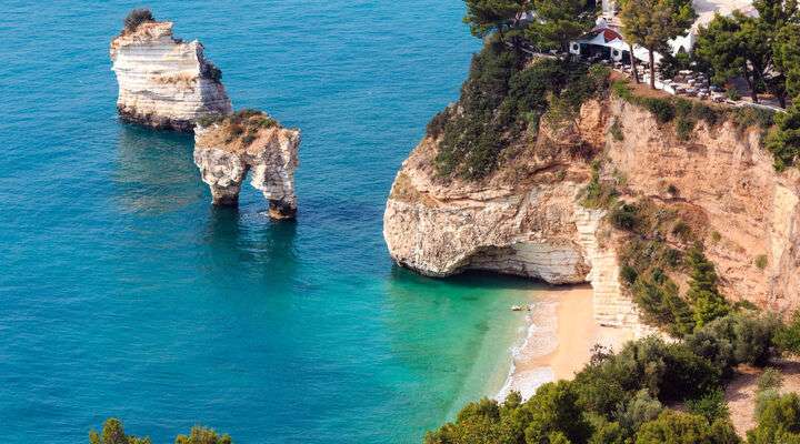 Baai Adriatische zee in Puglia