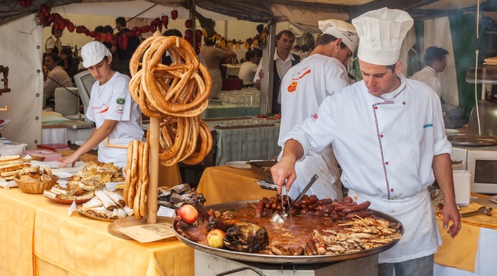 Traditionele gerechten tijdens een festival
