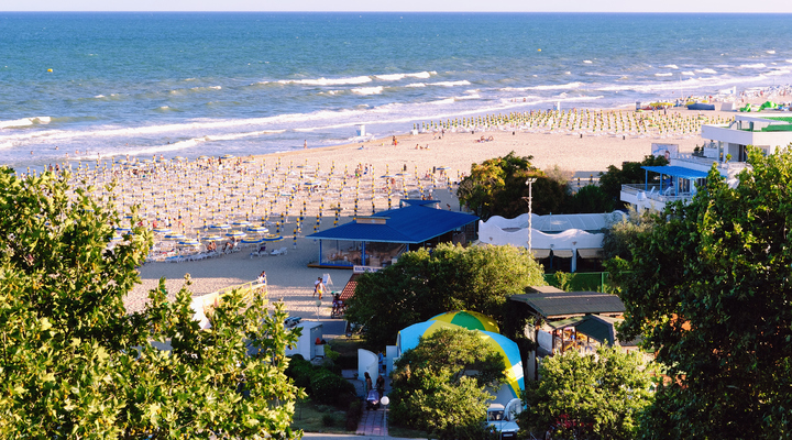 Het strand van Albena bij Varna, Bulgarije