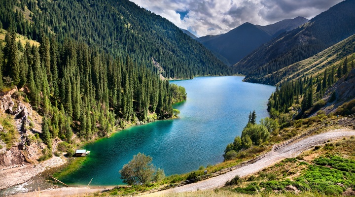 De Kolsai meren in Kazachstan