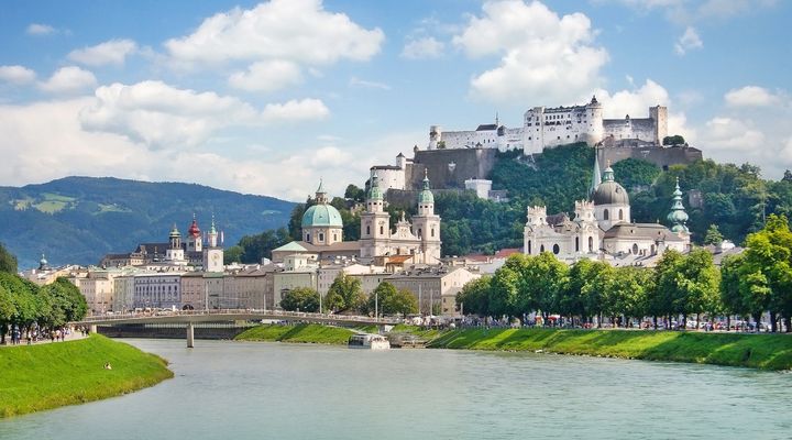 De Salzach rivier in Salzburg