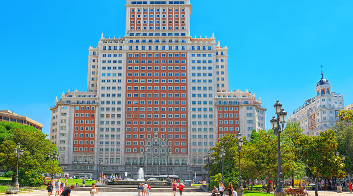 Het gebouw waarin RIU Madrid is gevestigd