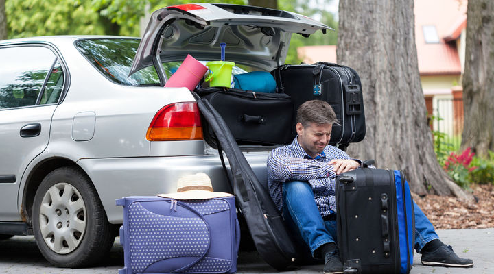 Een auto vol met bagage