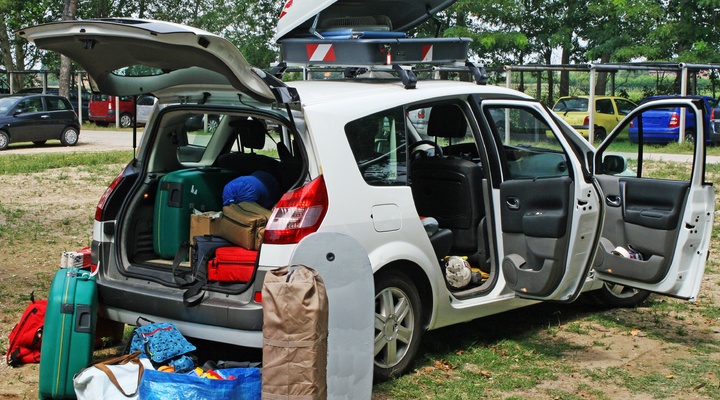 Bijna klaar voor een vakantie met de auto.